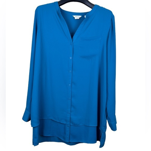 Reitmans The classic women’s blue lightweight button front blouse large